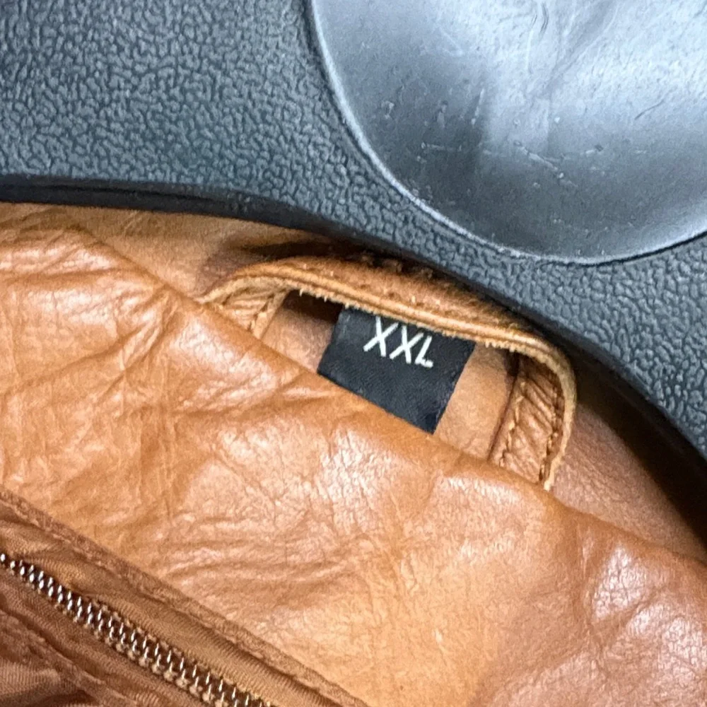 Men's Tan Leather Bomber Jacket - Picture 3 of 10